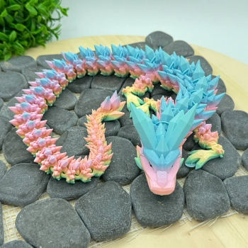 Pastell-Kristalldrache – Sanfte Eleganz